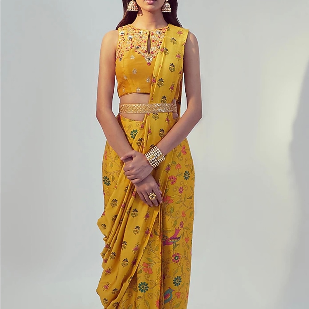 Indian Lehenga / Pre-Stitched Saree